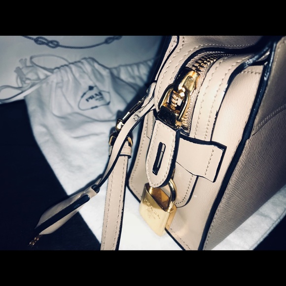 Saffiano leather shoulder bag - Picture 8 of 8